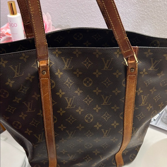 Louis Vuitton Handbags - Louis Vuitton Classic Brown Monogram Tote